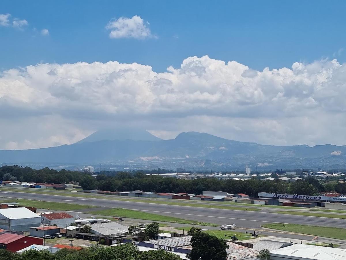 Appartamento Amazing Aircrafts Views In Front Of Airport Città del Guatemala Esterno foto